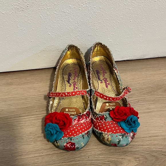 Floral Mary Jane Shoes with Red and Blue Accents - Picture 3 of 5
